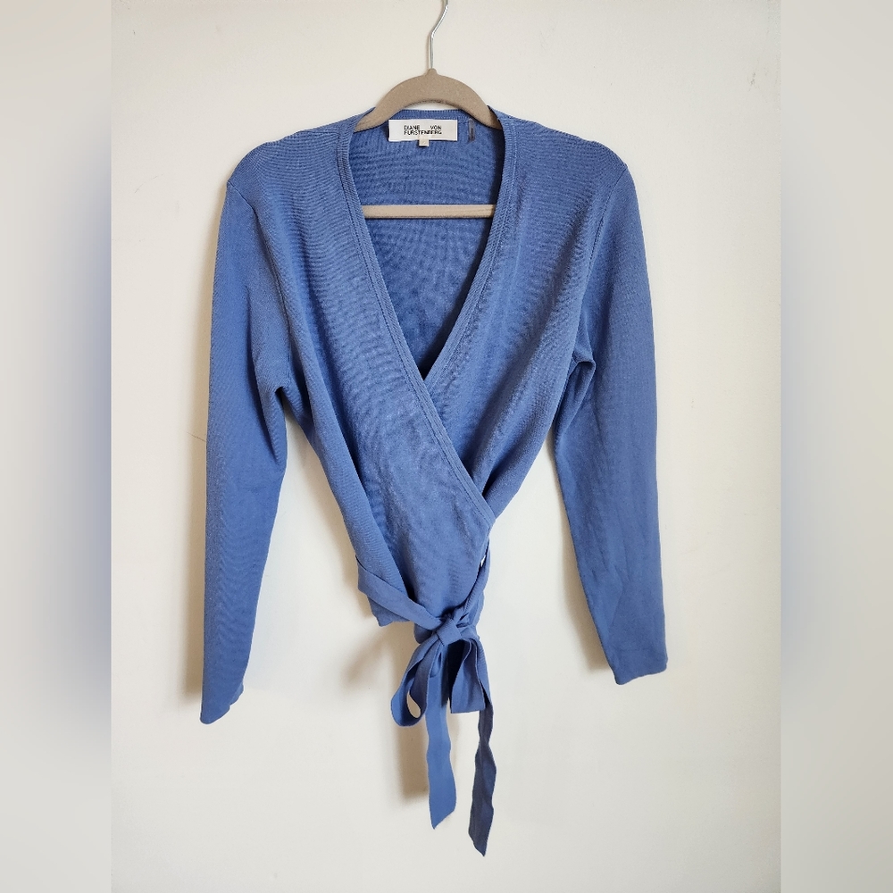 Diane Von Furstenberg Blue Wrap Top sz L